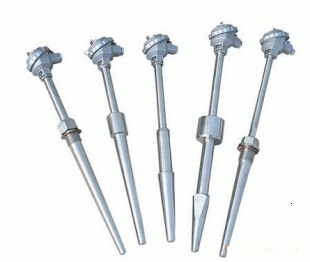 本发明涉及一种基于热电阻与热电偶的协同测温结构和方法