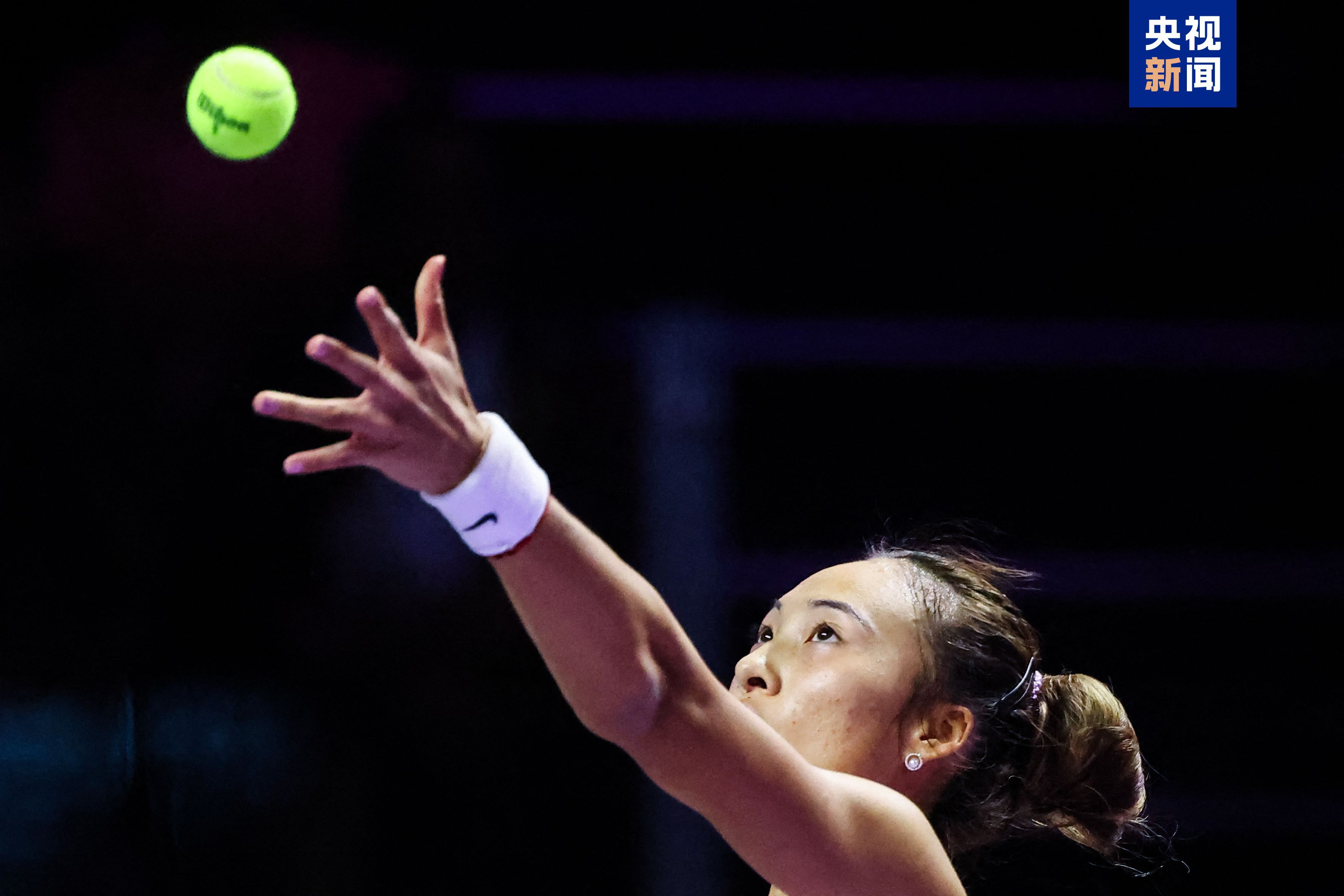 决赛见！郑钦文在WTA年终总决赛半决赛2-0晋级决