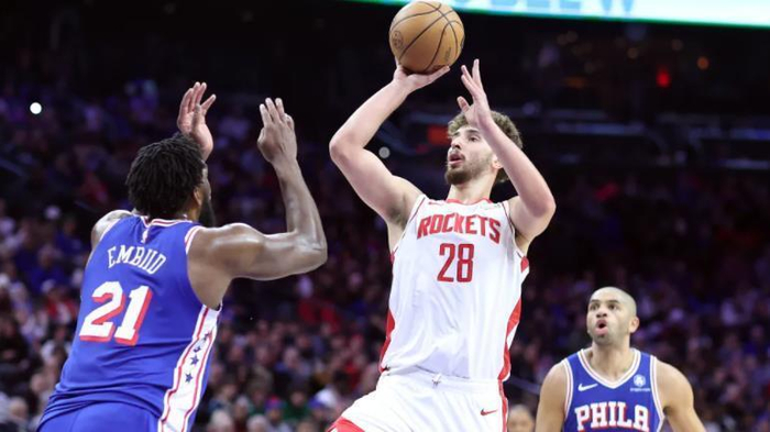 卡佩拉逆袭成内线关键先生 火箭替补阵容展现深