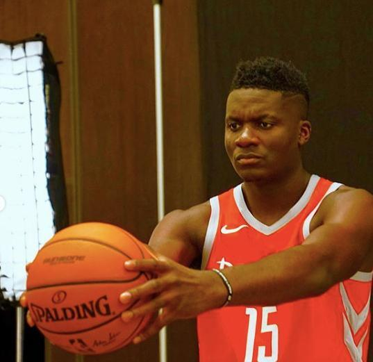 卡佩拉逆袭成内线关键先生 火箭替补阵容展现深