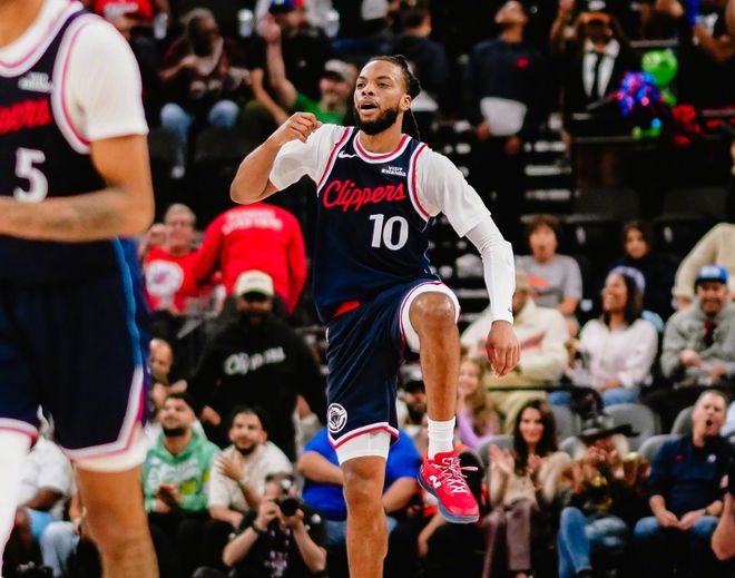 快船替补逆转难挽败局 马刺文班亚马率队大胜