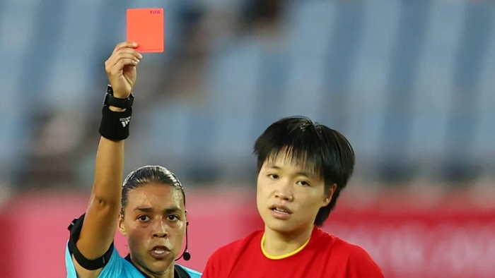 李晴潼亚洲杯独进两球 助中国女足提前锁定八强