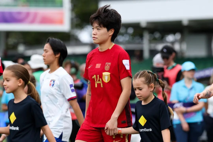 李晴潼亚洲杯独进两球 助中国女足提前锁定八强