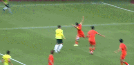 U19国足点球遭扑出 勺子战术成笑柄