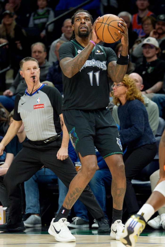 火箭对阵森林狼关键战将影响季后赛对阵格局