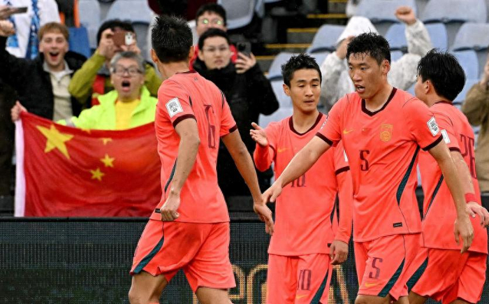中国男足0-2不敌喀麦隆 邵佳一执教首败暴露阵容