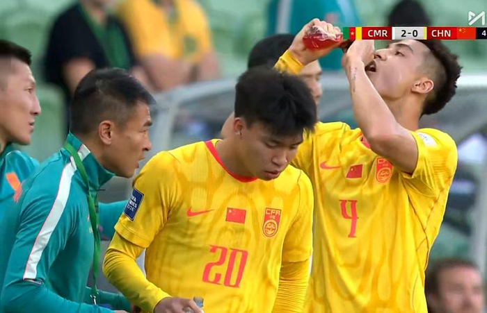 中国男足0-2不敌喀麦隆 邵佳一执教首败暴露阵容