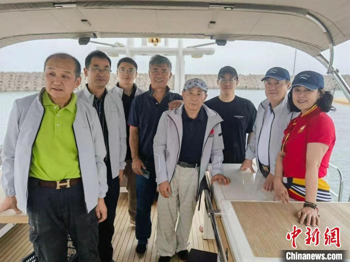 艺术家采风创作捐赠作品 环海南岛帆船赛闭幕式