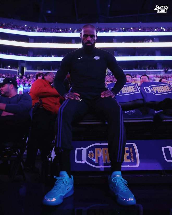 勒布朗·詹姆斯力挽狂澜湖人两连胜锁定西部第四