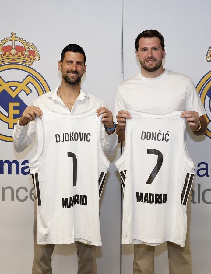 东契奇与德约科维奇共观皇马赛事 腿伤康复进展